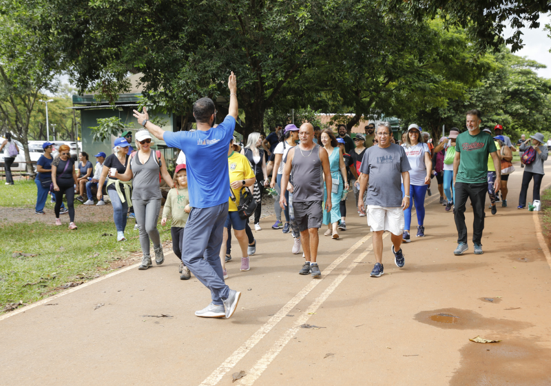 Dores na lombar podem ser aliviadas caminhando mais; revela nova pesquisa. Foto: Agência Brasília