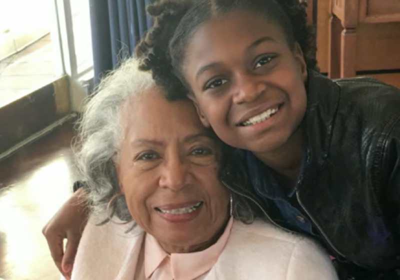 A mãe solo de 40 filhos, Emma Patterson, de 88 anos recebe homenagem da cidade em belíssima festa. - Foto: Reprodução