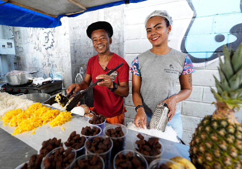 Graças à cocada, Seu Antônio sustentou a família inteira, pagou estudos dos filhos, comprou casa e segue como empreendedor. - Foto: Fernando Madeira/A Gazeta