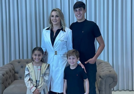 Mãe de 3 filhos, a médica que improvisou com tampa de embalagem de bolo para salvar o bebê atua no Samu. Foto: Arquivo Pessoal/G1