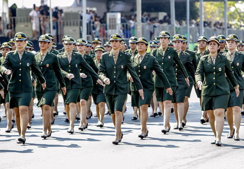 Até agora, as Forças Armadas só aceitavam mulheres para cargos nas áreas de saúde, logística e manutenção de armamentos e viaturas. Agora elas poderão ser soltados.- Foto: Roberto Stuckert Filho