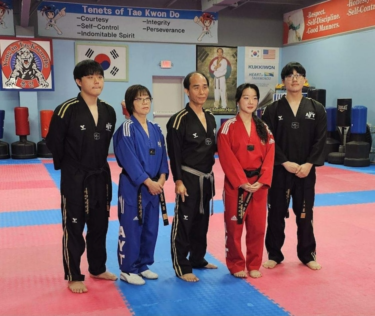 O agressor até tentou partir para cima da família An, mas o grupo rapidamente imobilizou o homem. Foto: Família An.