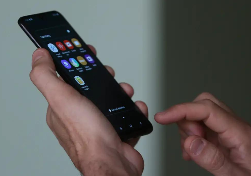 A iniciativa do governo federal, o Celular Seguro, bloqueia aparelhos que foram roubados, perdidos ou furtados com um clique só! Foto: Tânia Rêgo (Agência Brasil).