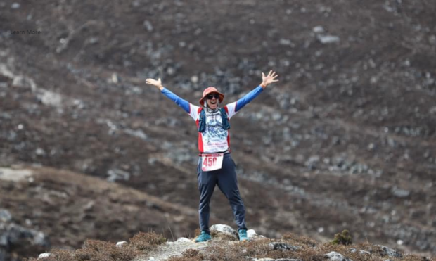 Derek gosta de provas desafiadoras, como a maratona no Monte Everest. Foto: Derek Stefureac/Clínica Cleveland.