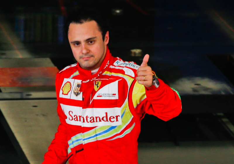 Felipe Massa, piloto brasileiro, fez um leilão com macacões que usou na F1 e doou o dinheiro para o RS. Foto: Djalma Vassão/Gazeta Press.