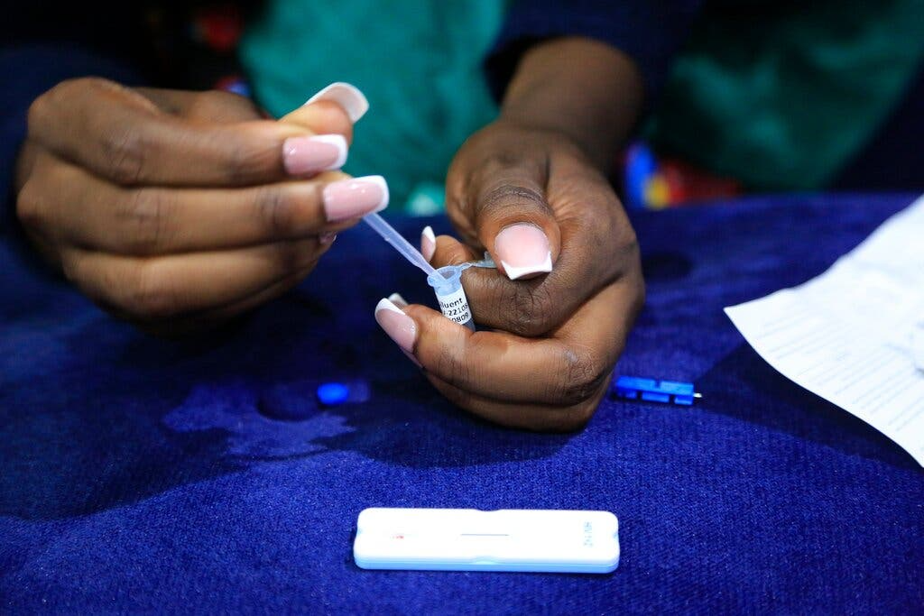 Na África, mulheres jovens são as que mais podem se beneficiar do medicamento. Foto: Aaron Ufumeli/EPA.