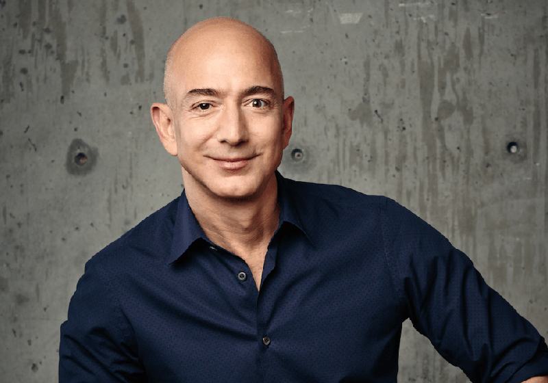 Jeff Bezos, fundador da Amazon, vendeu ações da empresa para investir na educação e construir pré-escolas nos Estados Unidos. - Foto: Divulgação