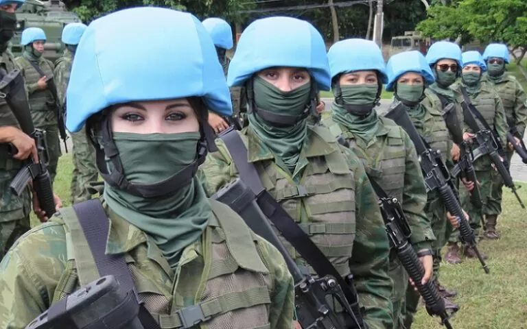 A primeira turma feminina de fuzileiras navais da Marinha - Foto: divulgação