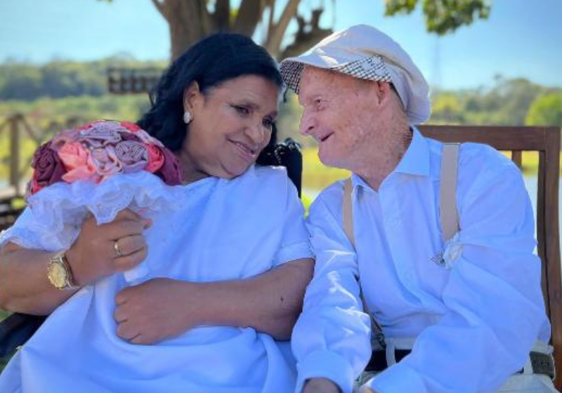 Idoso brasileiro de 100 anos faz ensaio com noiva de 57; não se desgrudam