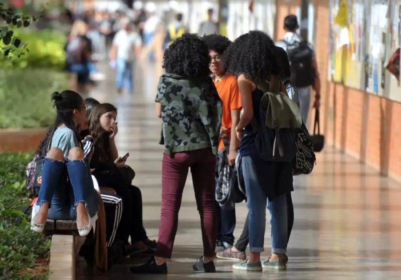 Com a aprovação do Senado, o texto que garante as bolsas para universitários de baixa renda vai agora à sanção presidencial. - Foto: Marcello Casal Jr (Agência Brasil).