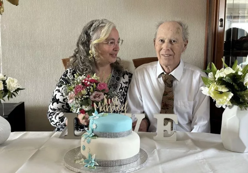 Keith e Sue, idosos que vivem juntos há 30 anos em casa de repouso realizam sonho de casar. Foto: Devon Live
