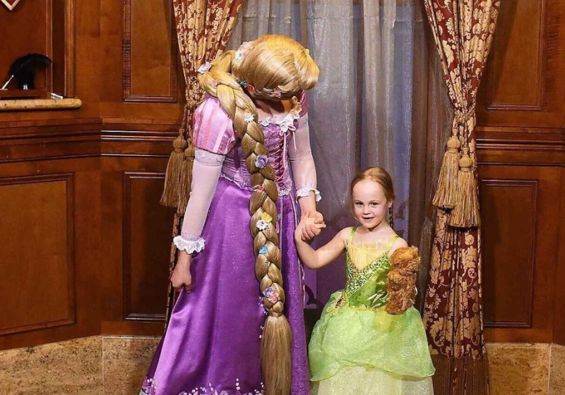 Leilani, uma menina de 5 anos, perdeu o brinquedo favorito dela, no passeio a Disney, mas surpreendentemente, ele apareceu e chegou à casa dela!. Foto: SWNS