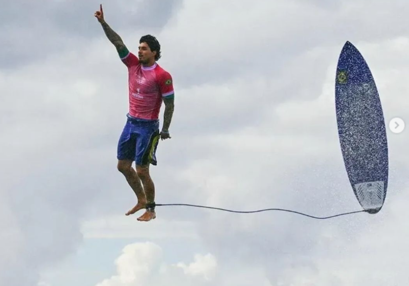 O nosso Gabriel Medina conquista 9.9, maior nota do surfe olímpico, um marco histórico. Foto: @gabrielmedina