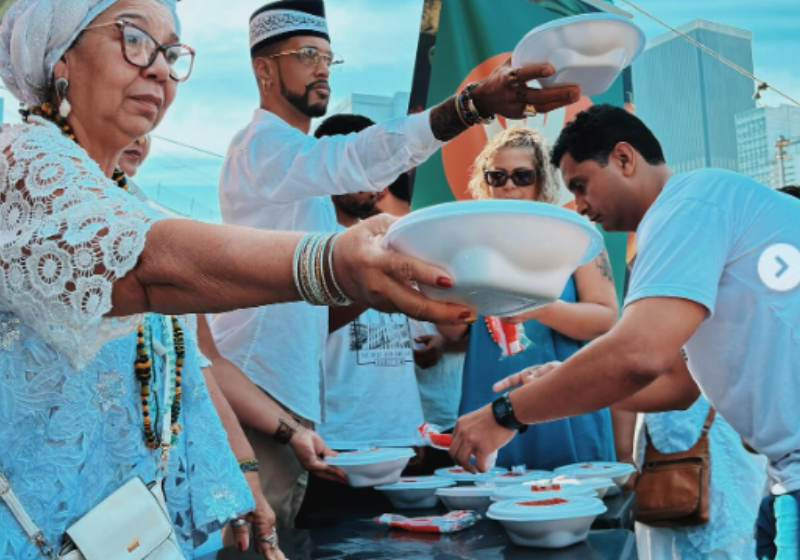 Mães de santo, padres e pastores se unem para alimentar os mais vulneráveis. É o pacto inter-religioso. Foto: @pastorhenriquevieira