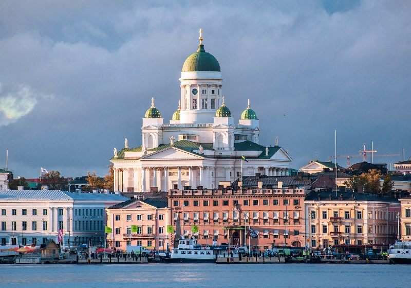 A Finlândia ficou em primeiro lugar no ranking dos países mais felizes do mundo pela oitava vez. Veja os motivos. - Foto: Catedral de Helsinki / Tapio Haaja / Pixabay