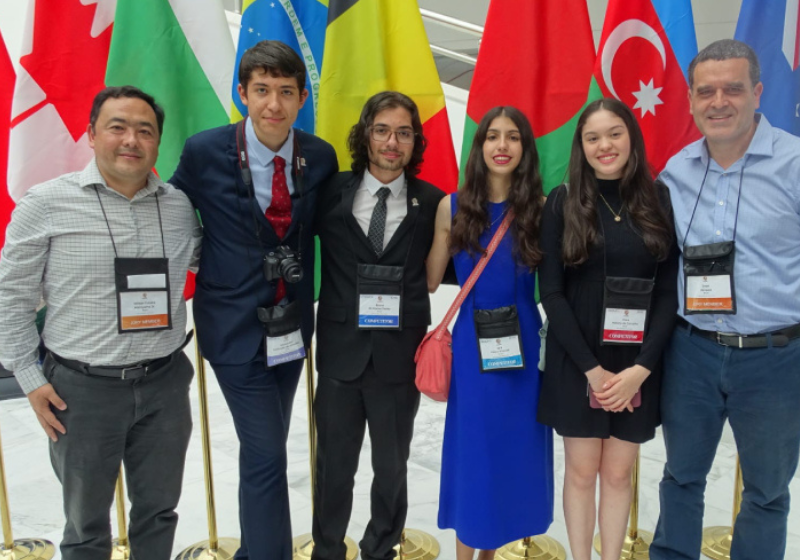 Os estudantes brasileiros, preparados no Instituto Butantan, em SP, ganharam medalha de prata e bronze na Olimpíada Internacional de Biologia. - Foto: Reprodução/Butantan.