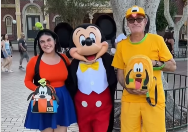 Certos de que os "sonhos não envelhecem", pai e filha brincam na Disney: ele foi vestido de Pluto e entrou na farra. Foto: @vivadisneyeorlando