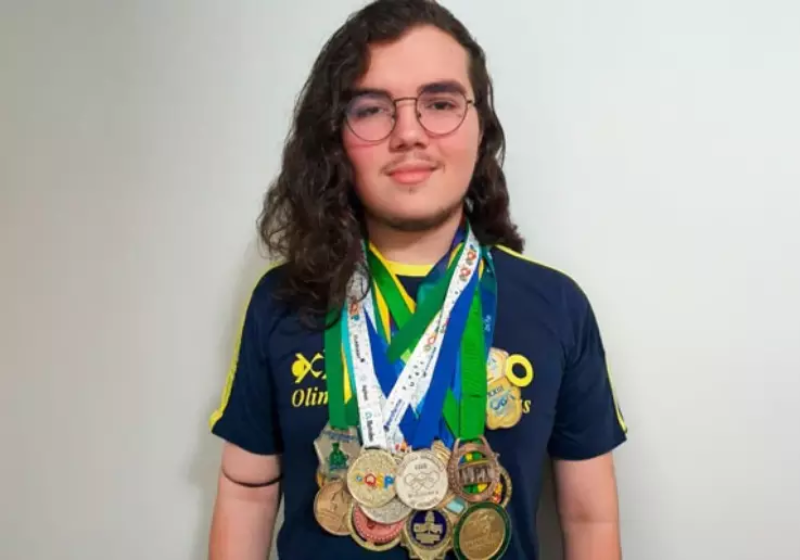 Rafael foi o representante brasileiro na olimpíada internacional de astronomia e brilhou! - Foto: arquivo pessoal