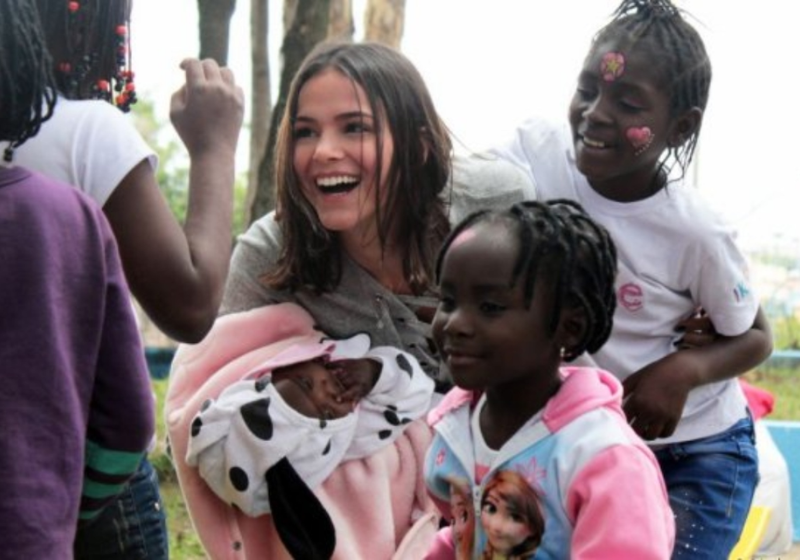 Bruna Marquezine lançou um bazar do bem e está vendendo algumas roupas para ajudar crianças refugiadas. - Foto: reprodução Instagram Bruna Marquezine