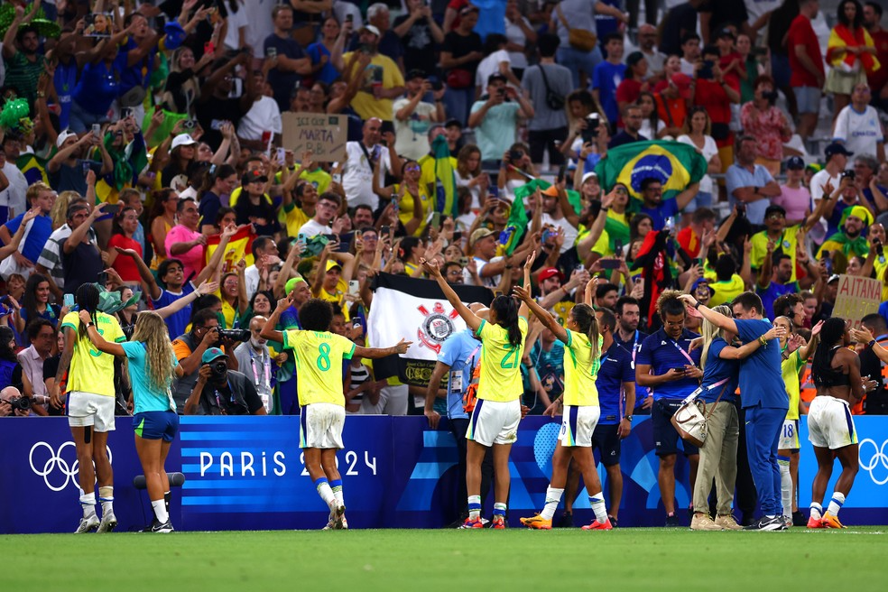 A torcida presente no estádio comemorou bastante. Bora meninas!!! Foto: Phil Walter/Getty Images.