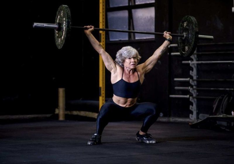 Gina é a mulher brasileira de 62 anos que vai para a final de um campeonato internacional de crossfit nos EUA. - Foto: Marco Guerra