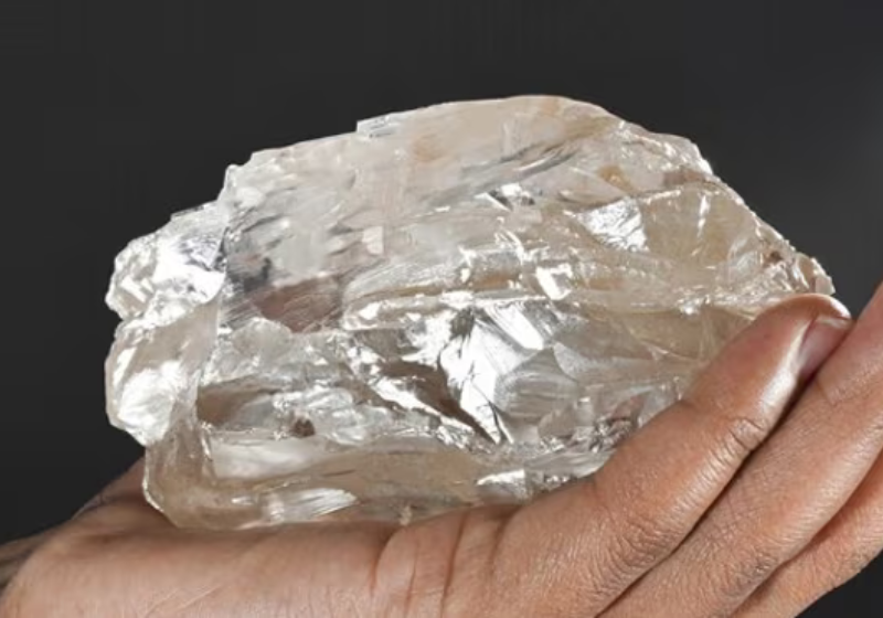O segundo maior diamante do mundo deve valer mais de US$ 100 milhões e foi encontrado na África. - Foto: CNW Group/Lucara Diamon Corp.