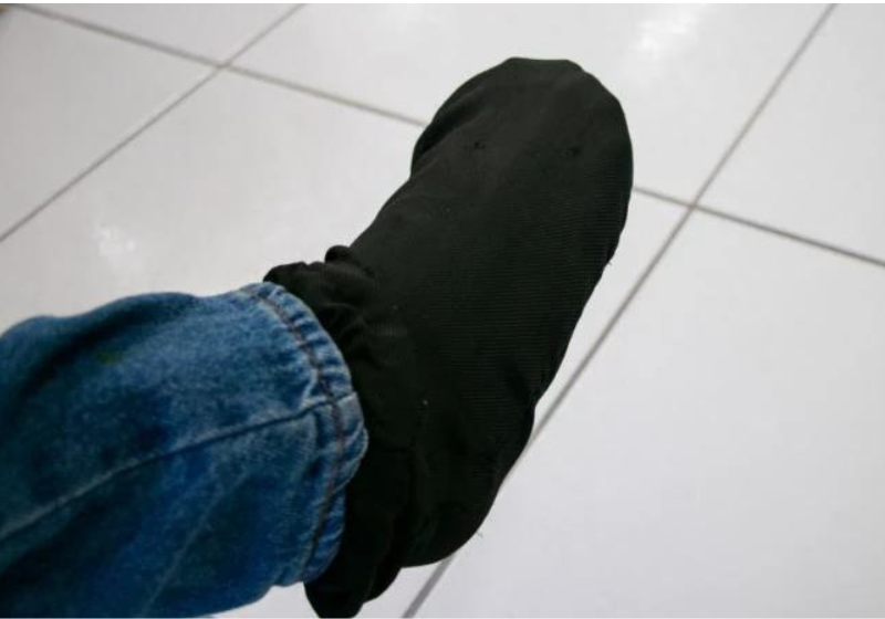 A meia para pé diabético, desenvolvida na Universidade Federal do Ceará, pode ser a solução para úlceras nas extremidades. - Foto: Ribamar Neto/UFC.