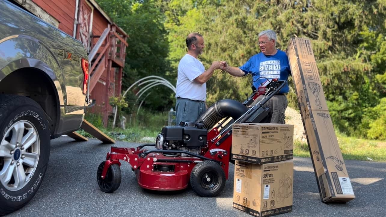 Os equipamentos são todos doados. Foto: We Want to Mow Your Lawn.