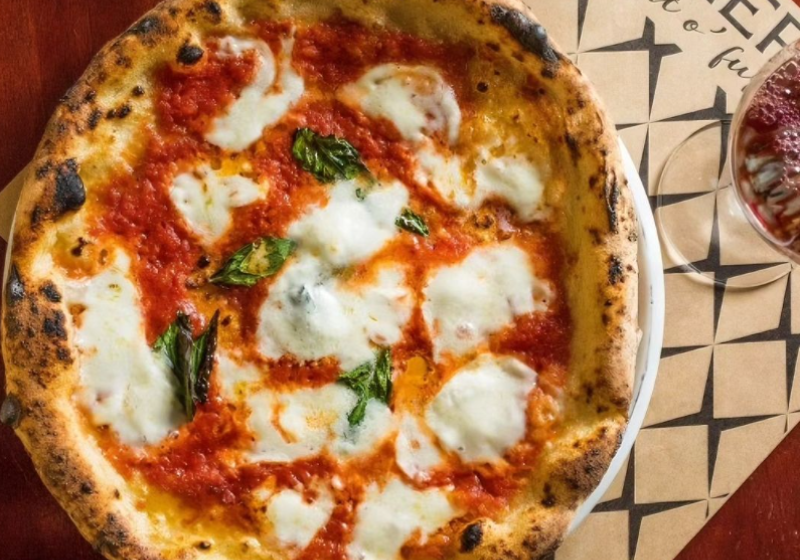 <em>No Brasil, a Leggera Pizza Napoletana, de SP, venceu e ficou entre as melhores pizzarias do mundo. - Foto: Leggera Pizza Napoletana</em>