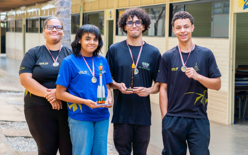 Brasileiros são ouro na Olimpíada Internacional de Matemática; escola pública