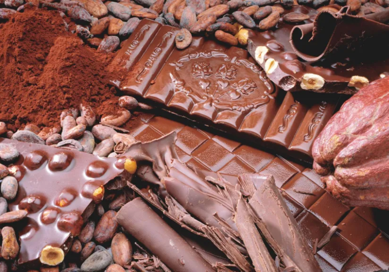 O chocolate desenvolvido pelos pesquisadores da ETH usa o fruto do cacau inteiro e é muito mais saudável. Foto: Chocosuisse.