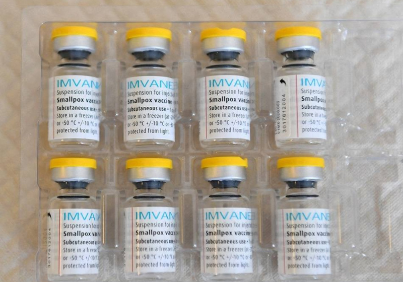 A primeira vacina contra a mpox foi aprovada pela OMS para disrtribuição na África e tem 76% de proteção. - Foto: Alain Jocard/Pool via Reuters.