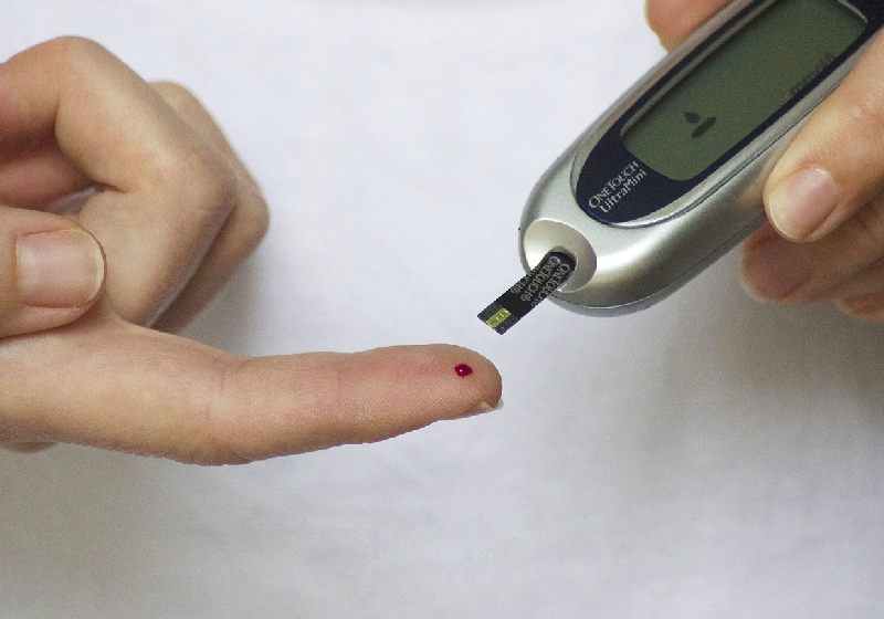 A mulher que teve a diabetes revertida tem 25 anos e começou a produzir insulina 3 meses após o procedimento - Foto: Tesa Robbins/Pixabay