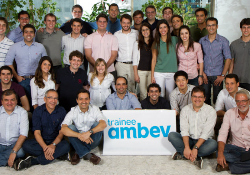 Os programas de trainee do Itaú e da Ambev te ajudam a chegar mais longe no mercado de trabalho. Foto: Ambev.