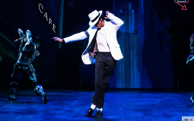 Morto há uma década e meia, Michael Jackson bate recorde de faturamento em 2024. O show “MJ: The Michael Jackson Musical” tem lotado teatros e se tornado um sucesso de bilheteria semanal de aproximadamente US$ 6 milhões. Foto: The Independent