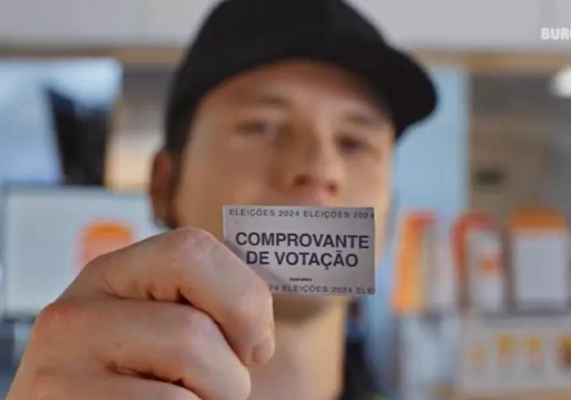 Para incentivar o voto no domingo, o Burger King vai dar batata de graça para quem apresentar na segunda-feira o comprovante de votação. - Foto: Burger King BR/YouTube