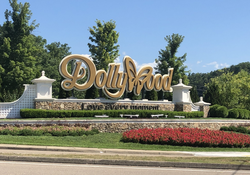 O parque da cantora, o Dollywood, se tornou um ponto de coleta de doações. Foto: Dollywood