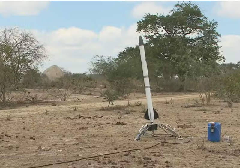 O foguete brasileiro, desenvolvido por pesquisadores da Paraíba, ajuda na recuperação da Caatinga ao espalhar sementes que germinam no solo. - Foto: Jornal Nacional