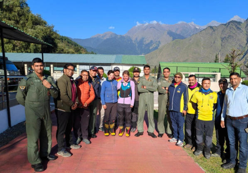 As alpinistas resgatadas do Himalaia ficaram sem comer e com sede por vários dias. Foto: Força Aérea da Índia/Reuters.