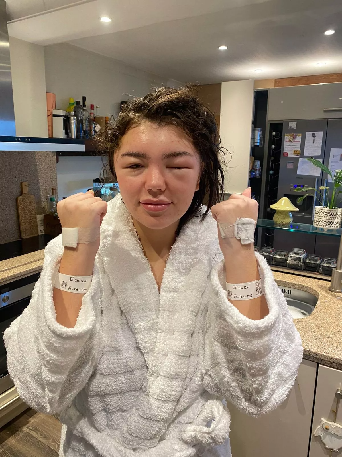 A jovem passou por uma grande recuperação, mas voltou a andar e falar. - Foto: Day One