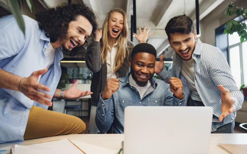 Empresas brasileiras passaram a investir no gestor de felicidade conhecido como CHO para assegurar bem-estar no ambiente de trabalho e mais qualidade de vida para os funcionários. Foto: Freepik