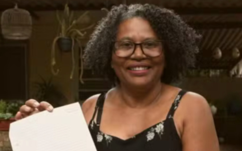 Valdvina, ex-doméstica e mãe solo, conquista Ciências Biológicas na UnB, em Brasília. "É preciso ter fofo", diz ela. Foto: Correio Braziliense 