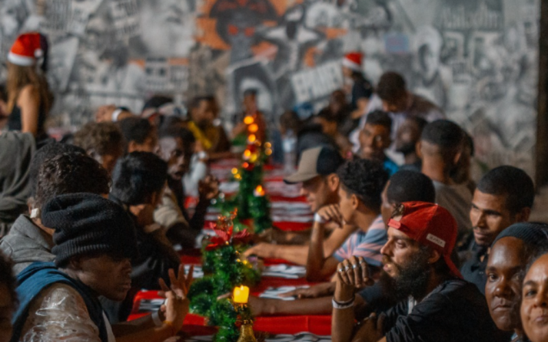 A ONG SP Invisível prepara a ceia gourmet para os moradores em situação de rua no Natal em São Paulo. - Foto: @SPInvisível