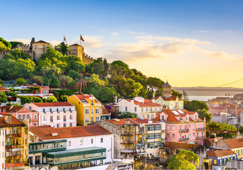 Brasileiros que entrarem como turistas em Portugal poderão pedir residência no país. - Foto: Reprodução/Melhores Destinos