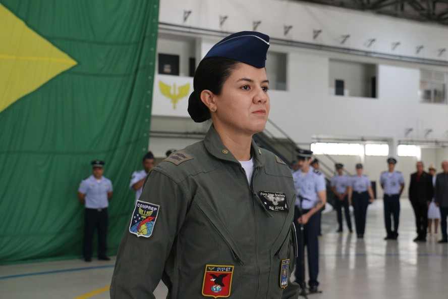 Joyce, a primeira mulher a comandar uma unidade da FAB, também foi a primeira mulher brasileira a pousar na Antártica. - Foto: Divulgação/FAB