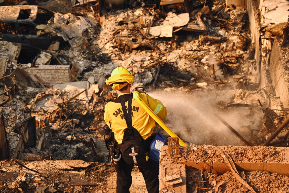 A Warner tem ajudado os funcionários atingidos com vários benefícios e programas de assistência. - Foto: Michael Buckner