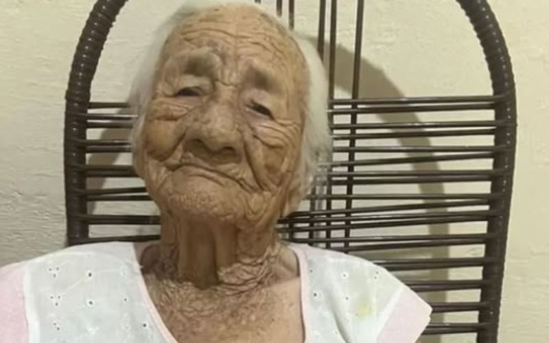 Aos 117 anos, a brasileira Dona Ló diz que seu segredo de longevidade é o açaí. A família quer que o Guinness a reconheça como a mulher mais velha do mundo. - Foto: @kateandrade_3