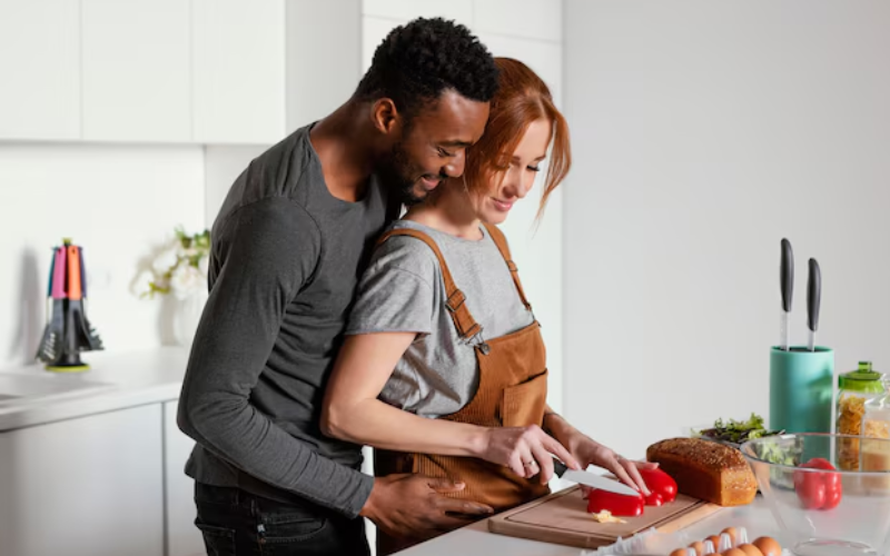 Cozinhar ajuda aumentar a felicidade, comprova nova pesquisa