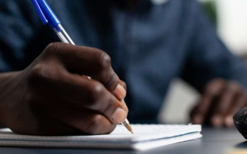 Vários concursos já estão com as inscrições abertas, outros apenas liberaram os editais e existem também aqueles que aguardam autorização para sua realização. Foto: Correio Braziliense 