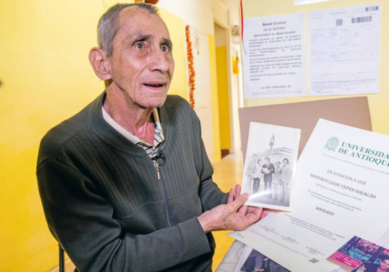 Após 25 anos em situação de rua, homem de 70 anos volta pra faculdade e se forma advogado